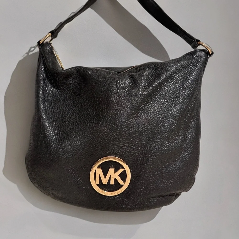 Michael Kors MK Fulton Large Hobo Shoulder Bag Black Pebbled Leather Gold Rings